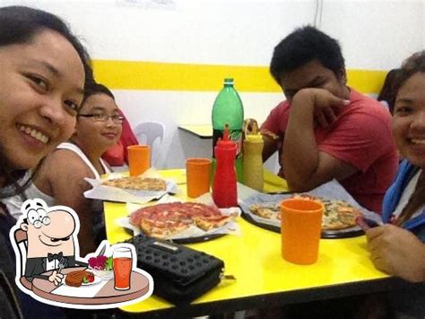 Alberto's Pizza restaurant, Roxas City .